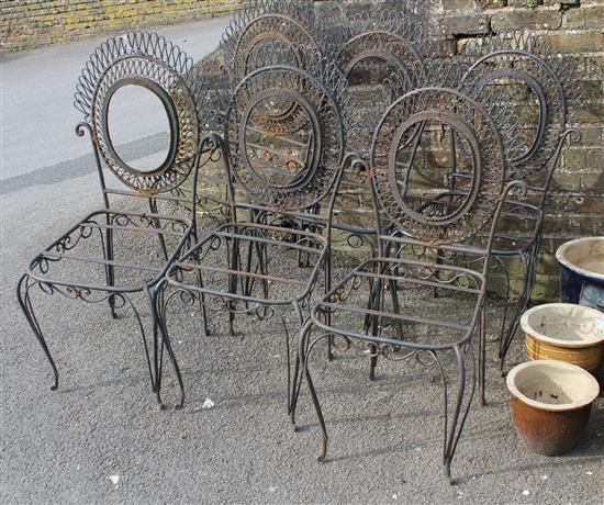 6 wrought iron chairs(-)